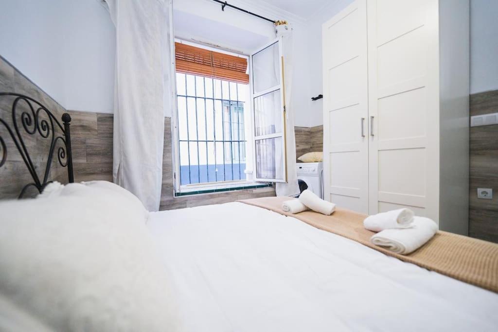 Apartamento En El Barrio De San Lorenzo, Junto A La Basilica Del Gran Poder Siviglia Esterno foto